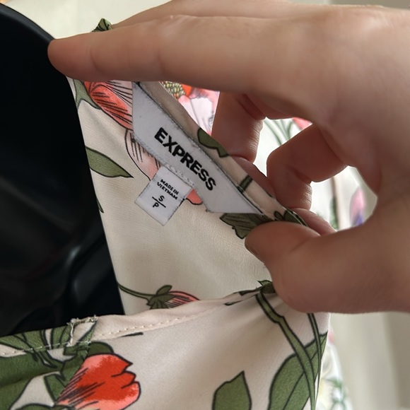 Host Pick ✨ Floral Express Blouse - Picture 4 of 4